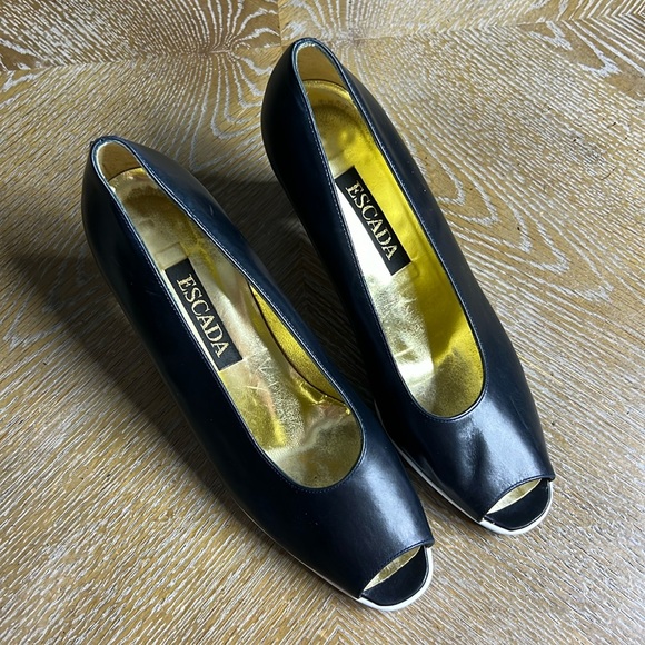 ESCADA Navy/ White Leather Vintage Peep Toe Heels 6.5 - Picture 1 of 11